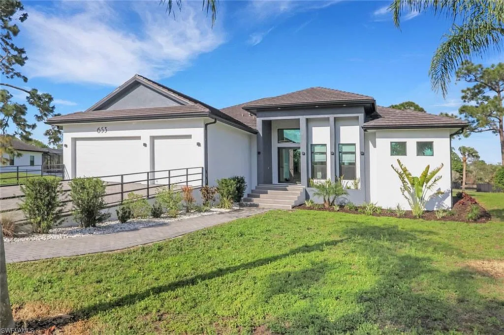 4 bed, 3.5 bath, 2888 sqft, $8,500 — Photo 1