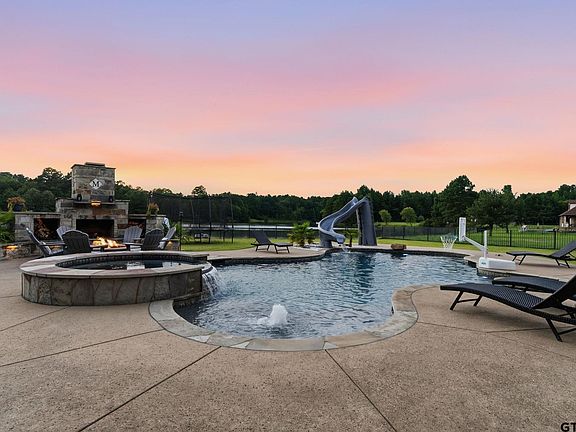 4th image of 10936 Deer Creek Dr