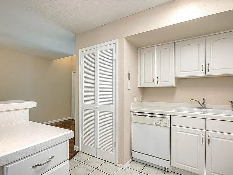 10811 Richmond Ave #19 — Photo 6
