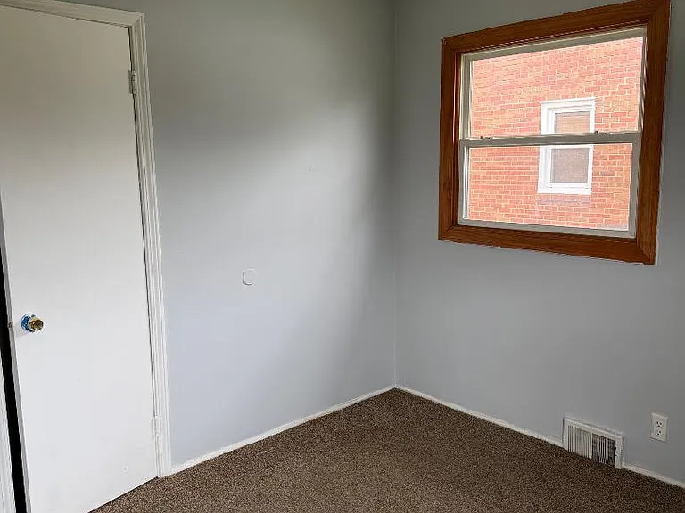 2461 Stieber St — Photo 6