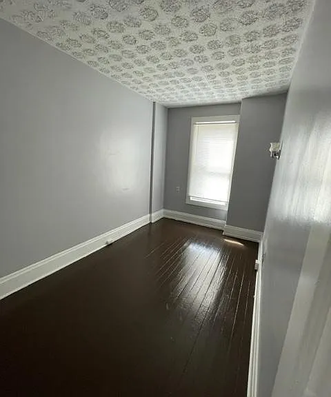 873 Heyl Ave — Photo 9