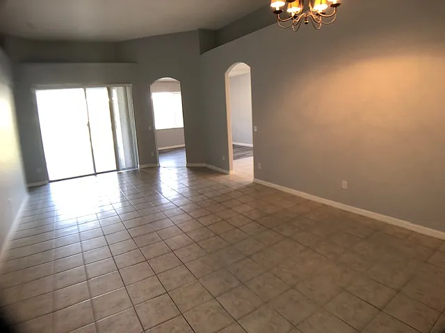 2605 Southpointe Ct — Photo 5