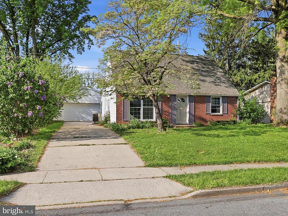 1st image of 294 Pinoak Dr