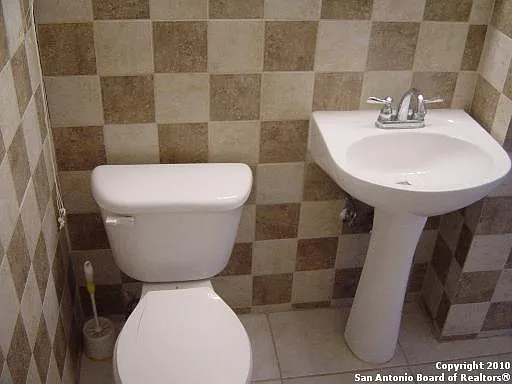 454 Sharon Dr — Photo 9