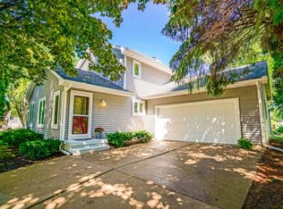 26 Sandy Ct, Madison, WI 53717