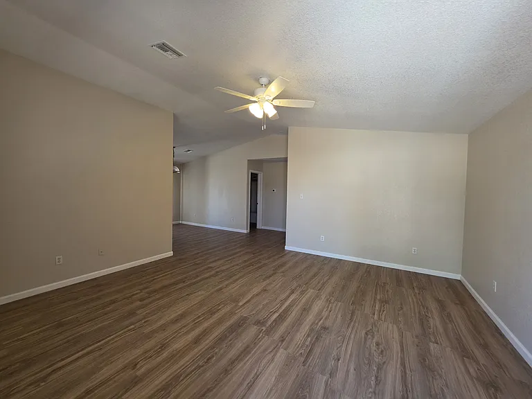 10320 S 10 1/2 E — Photo 2