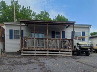 4 Hilo Rd, Falling Waters, WV 25419