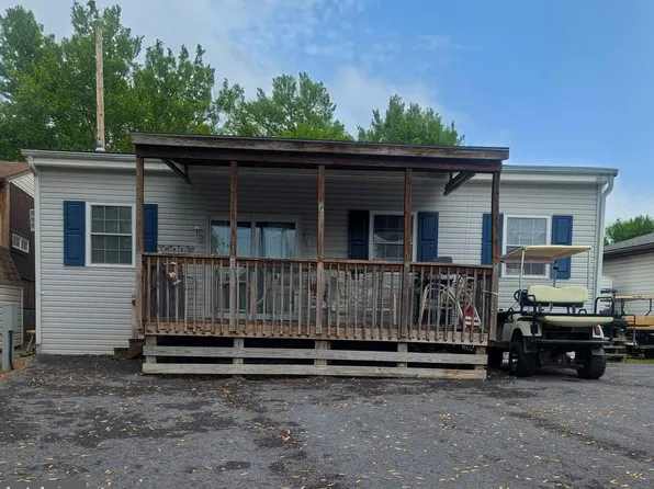 4 Hilo Rd, Falling Waters, WV 25419