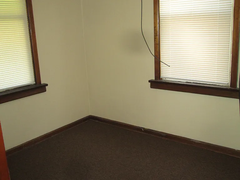 1208 Holmes St — Photo 10
