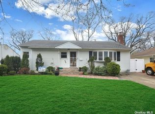 884 Edwards Blvd, Valley Stream, NY 11580