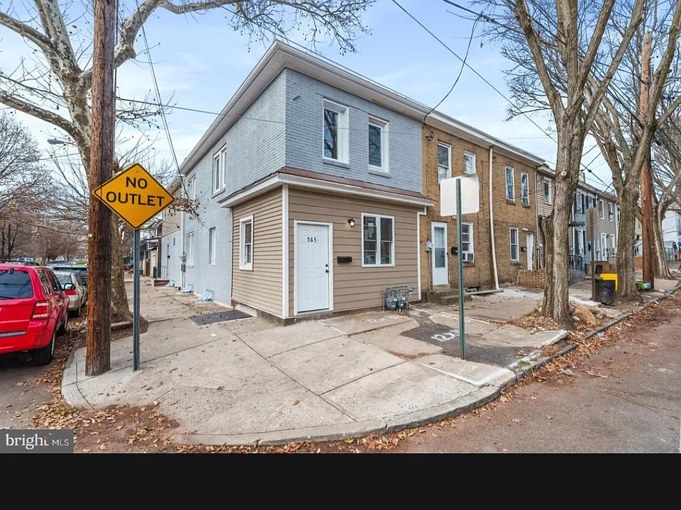 565 Lamberton St #2