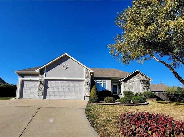 1701 NE 181st St, Smithville, MO 64089