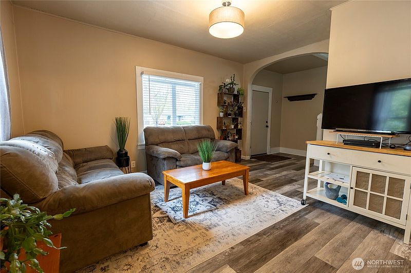 4th image of 1088 Beach Avenue #A