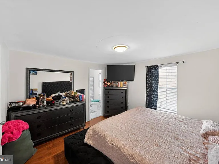 2523 Robinson Pl — Photo 25