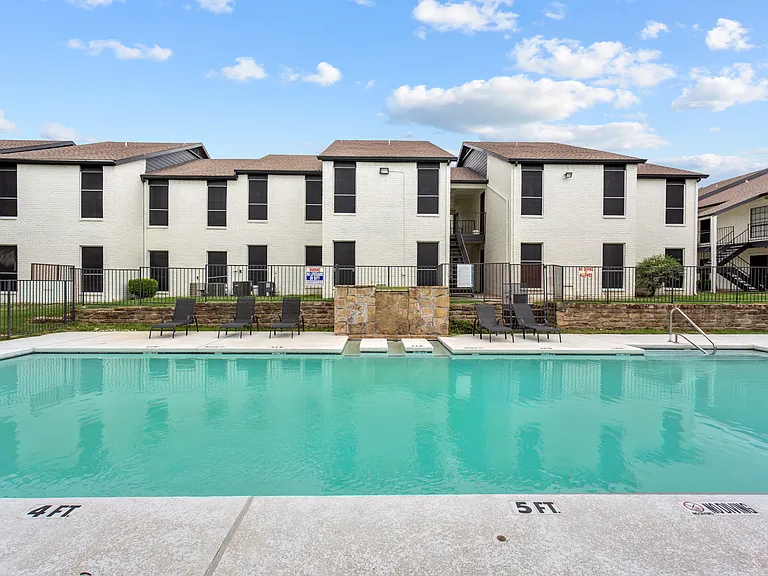 Harwell Apartments — Photo 14