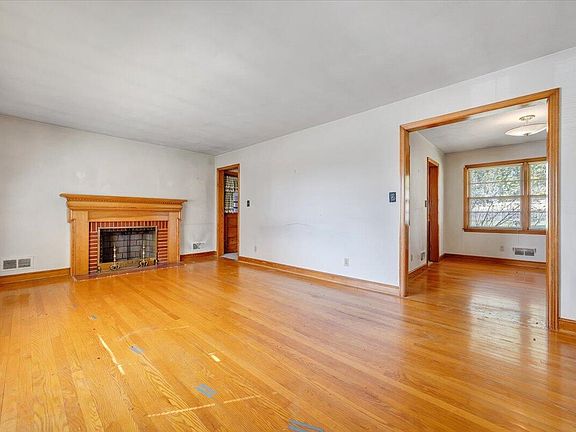 5th image of 114 Crittendon Ave NE