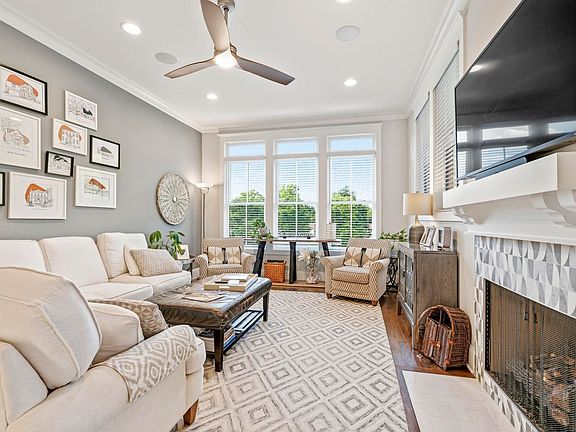 3rd image of 208B Perry Ave