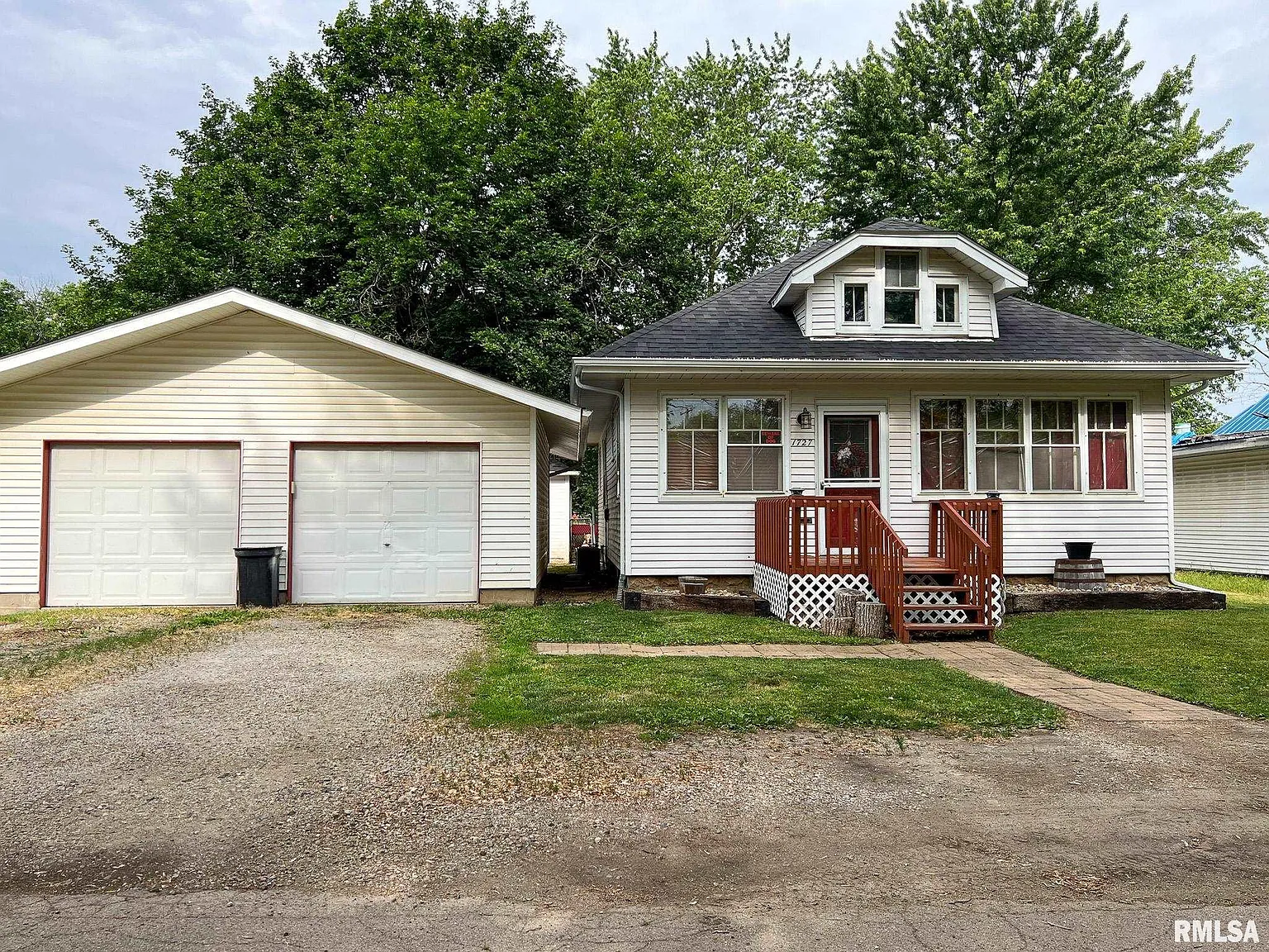 1727 N Logan St photo 1