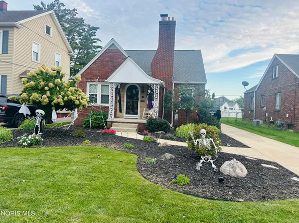 405 Eagle Point Rd, Rossford, OH 43460