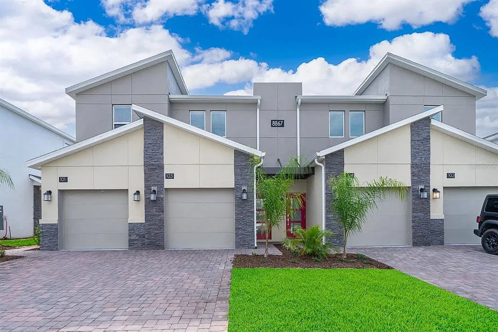 3 bed, 2.0 bath, 1788 sqft, $2,300 — Photo 1