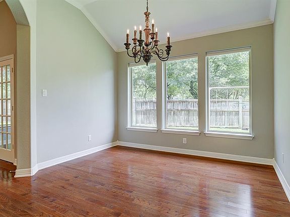5th image of 3918 Rose Grove Ln