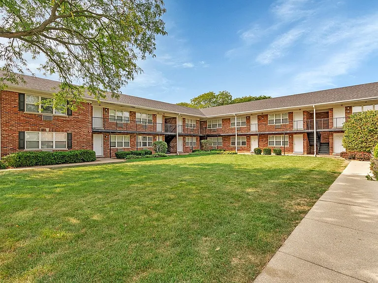 Iron Gate Apartments — Photo 15