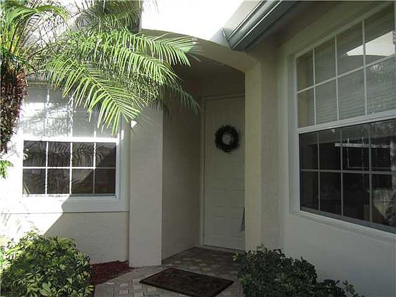 2nd image of 1553 SE Prestwick Ln #4-B