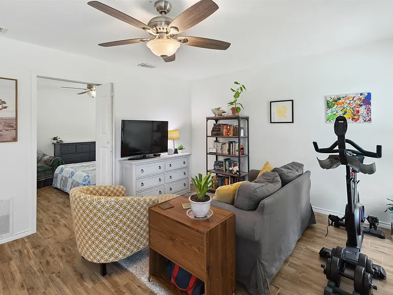 3008 Kirby Dr — Photo 11