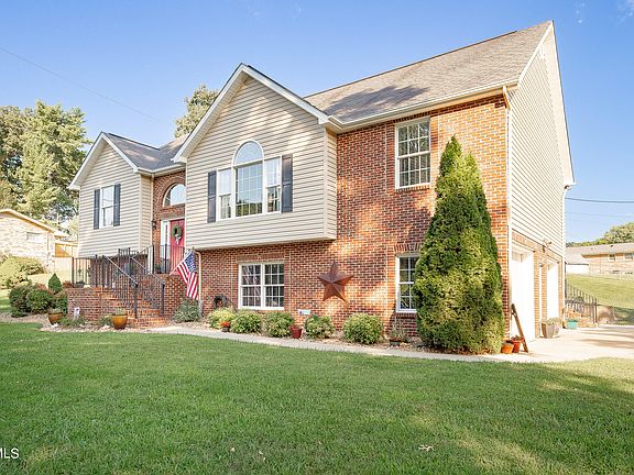 2nd image of 4305 Ravenwood Dr