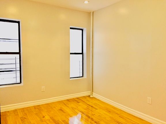 5th image of 324 Montgomery St #2M