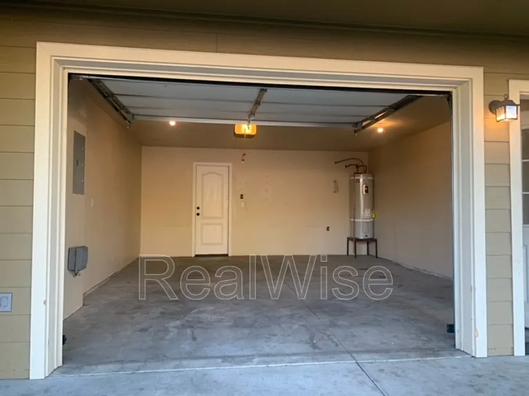 205 Classick Dr — Photo 12