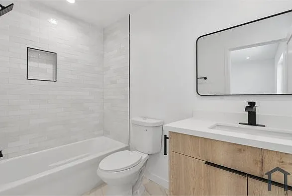2813 E 6th St #1 — Photo 9