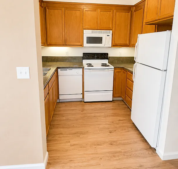 Hartford Square Apartments — Photo 12
