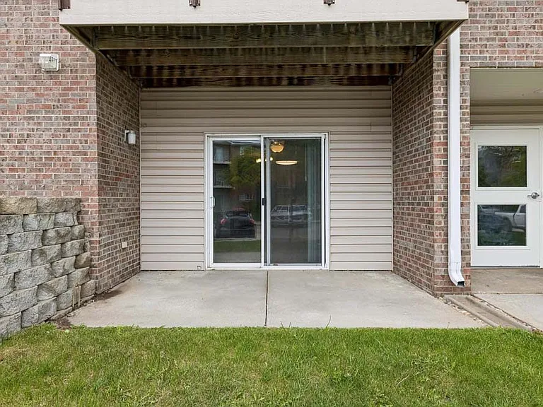 Highland View Apartments — Photo 179
