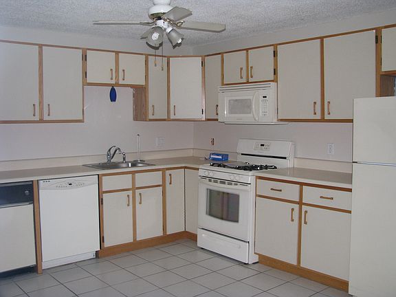 Kitchen  (actual, in unit)