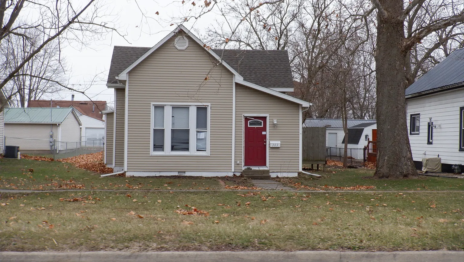 303 N Main St photo 1