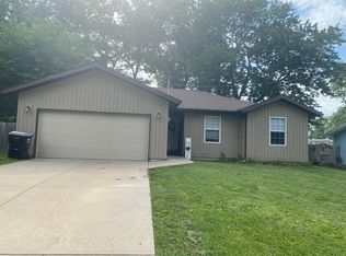 1940 S Saint Charles Ave, Springfield, MO 65804