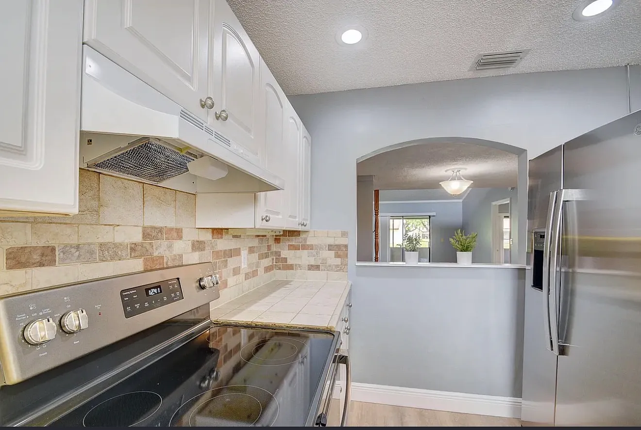 3 bed, 1194 sqft, $2,900 — Photo 3