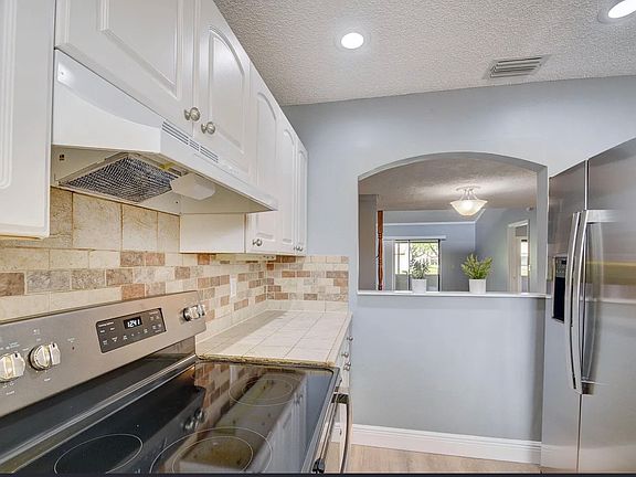 3rd image of 1921 Monks Ct