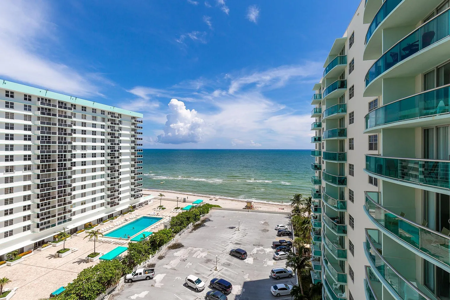 1 bed, 1.0 bath, 871 sqft, $5,431 — Photo 4