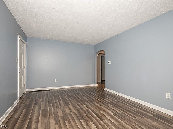 4th image of 1258 Crestview Ave