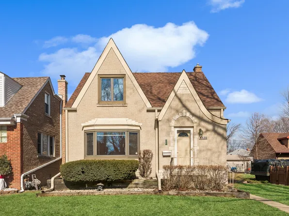 4928 Fairview Ln, Skokie, IL 60077