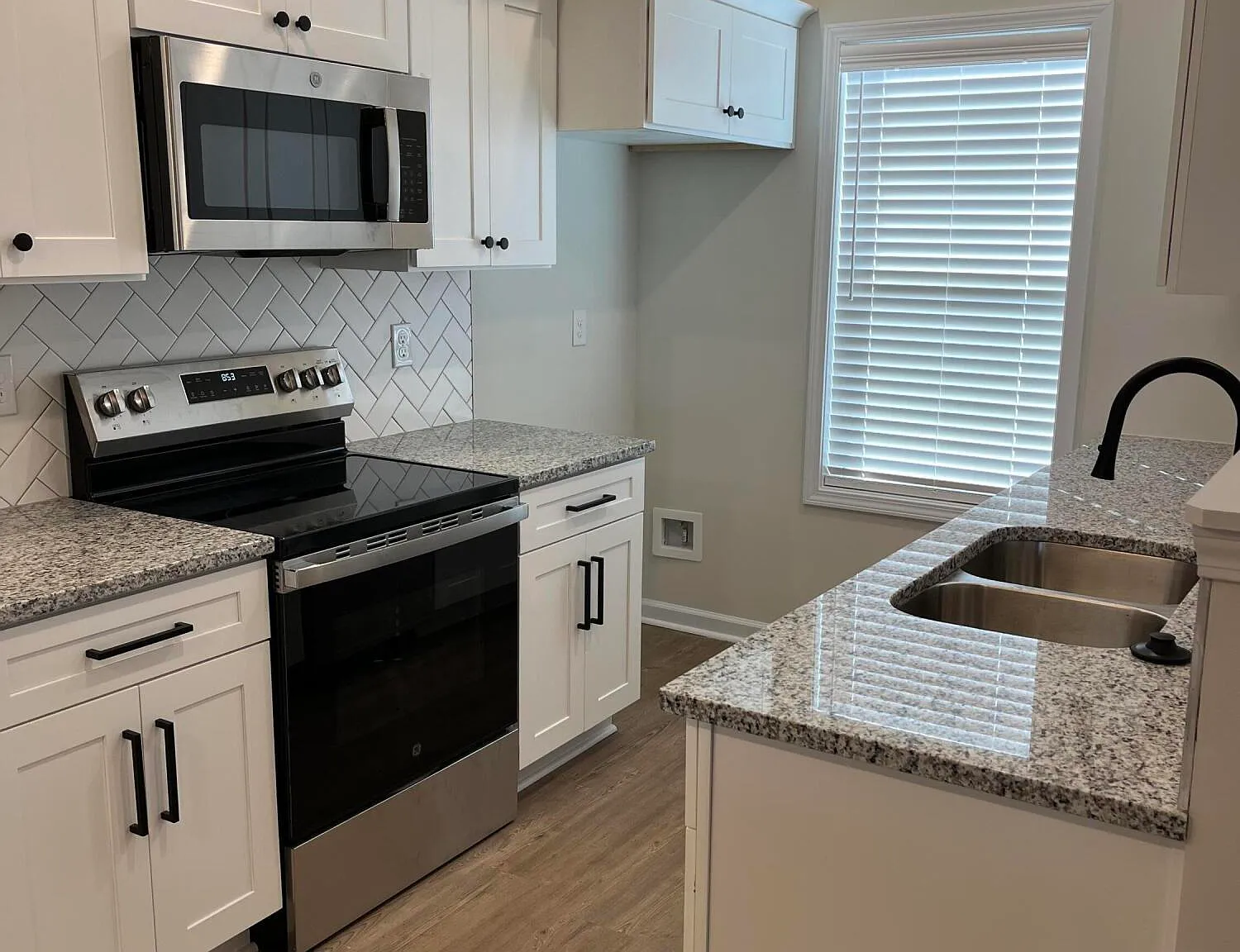 3 bed, 2.0 bath, 1284 sqft, $1,650 — Photo 3