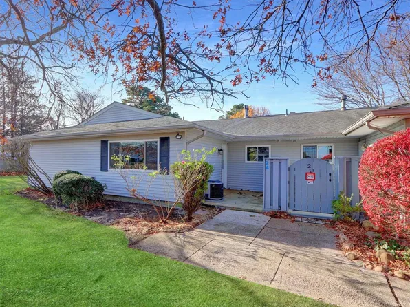 24 Feller Drive #24, Central Islip, NY 11722