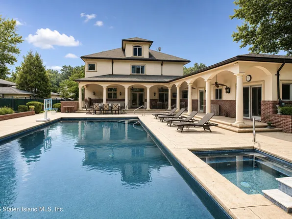 7 Buttonwood Rd