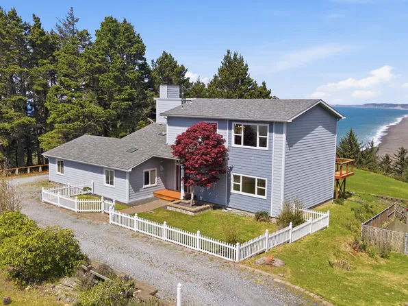 220 Flake St, Port Orford, OR 97465