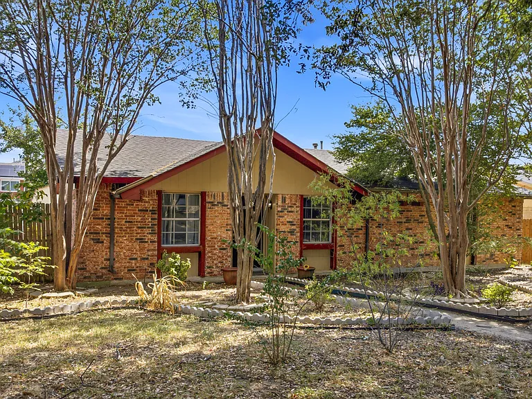 1518 Camelia Dr — Photo 3
