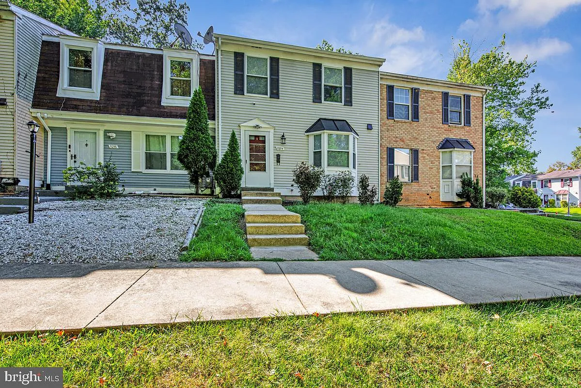 4 bed, 3.5 bath, 1812 sqft, $3,000 — Photo 1