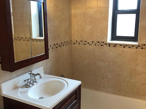 4th image of 3624 Bell Blvd #3FL