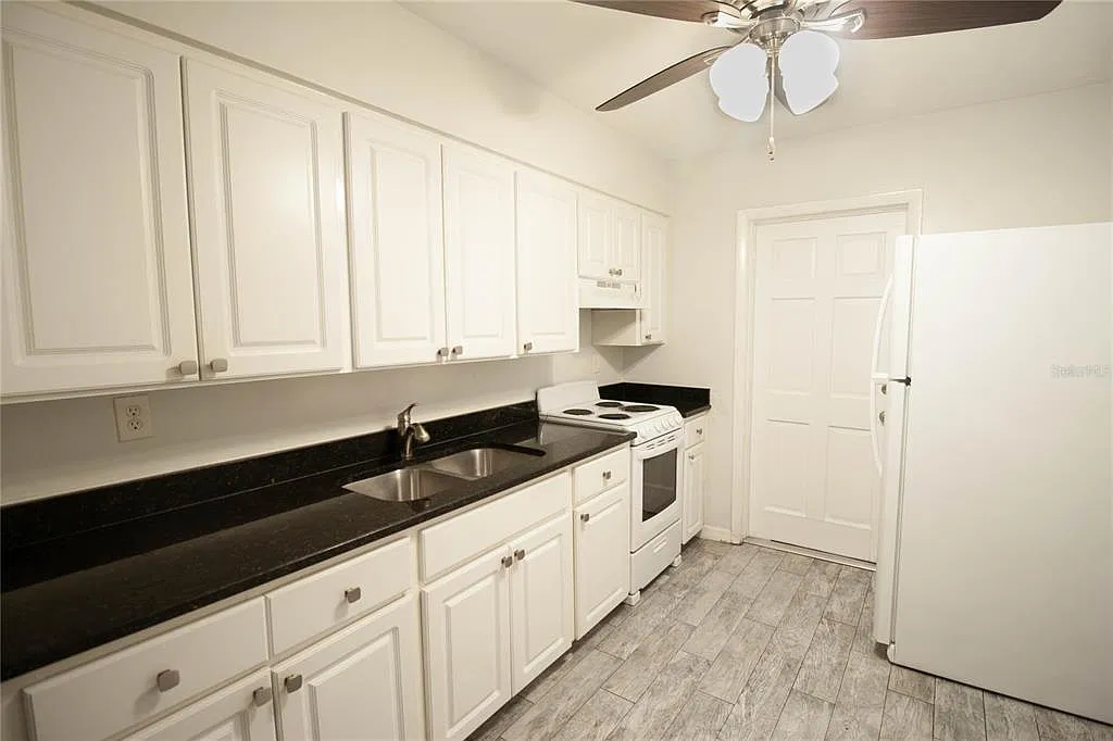 2 bed, 1.0 bath, 744 sqft, $1,450 — Photo 4